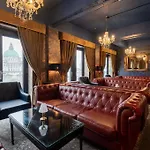 Ten Square Hotel 